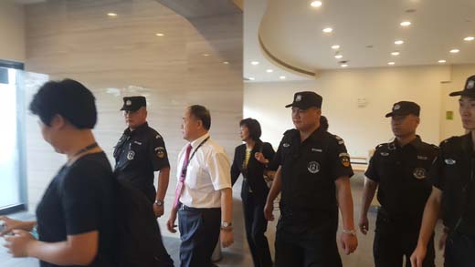 聽(tīng)黨指揮，認真落實(shí)治安防范措施